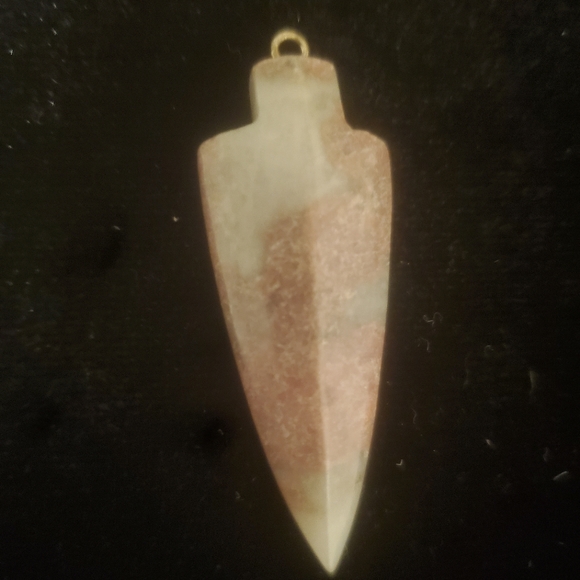 New Carved Rhodonite Arrowhead Pendant. - Picture 14 of 14